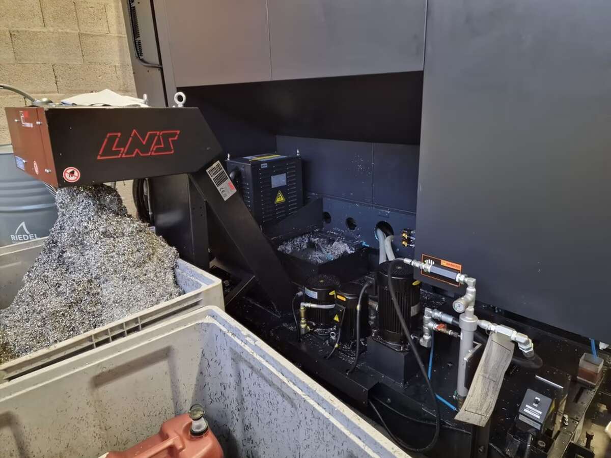 Обрабатывающий центр DOOSAN VC 630/5AX 5-ти осевой
