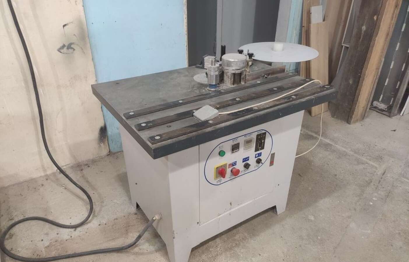 Станок кромкооблицовочный BJF-505W
