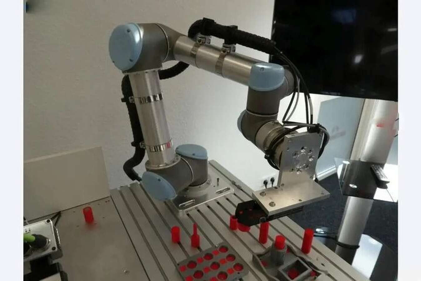 Промышленный робот Universal Robots UR5-CB3.1