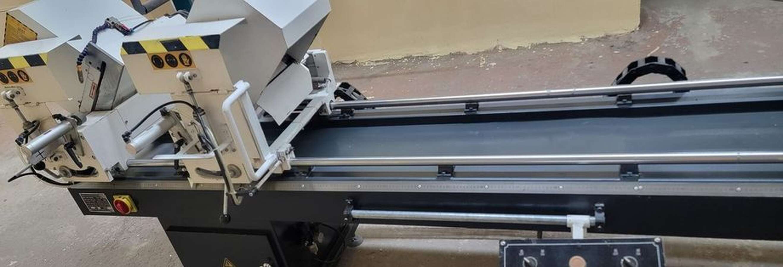 Отрезной станок для профиля LJB05-400X3500