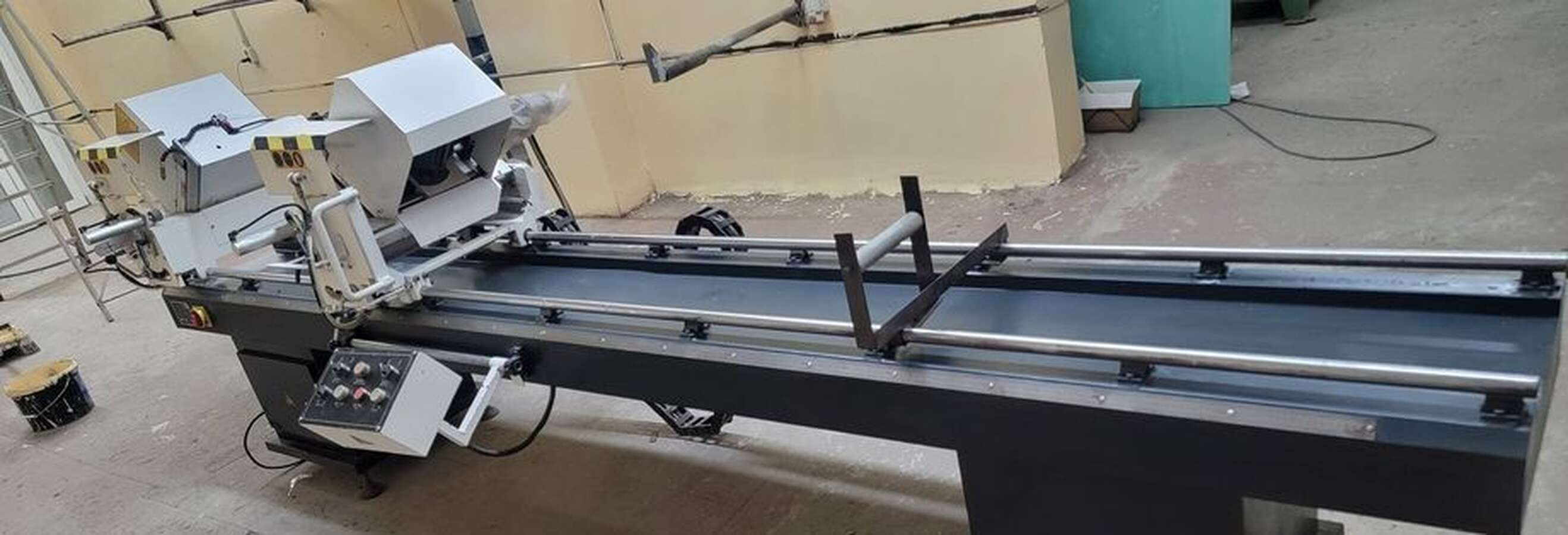 Отрезной станок для профиля LJB05-400X3500