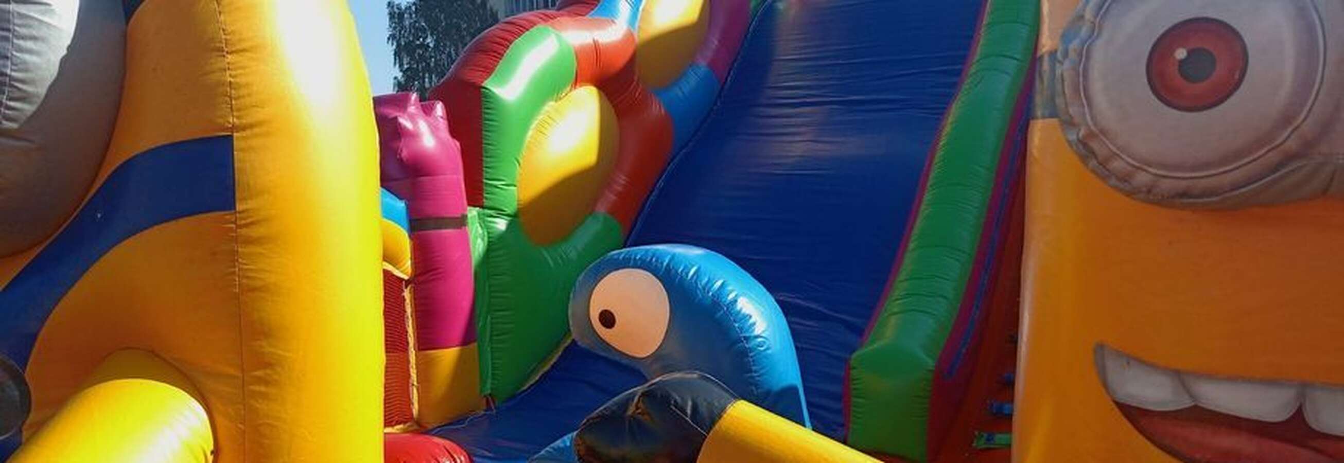 Надувной батут "Миньоны"