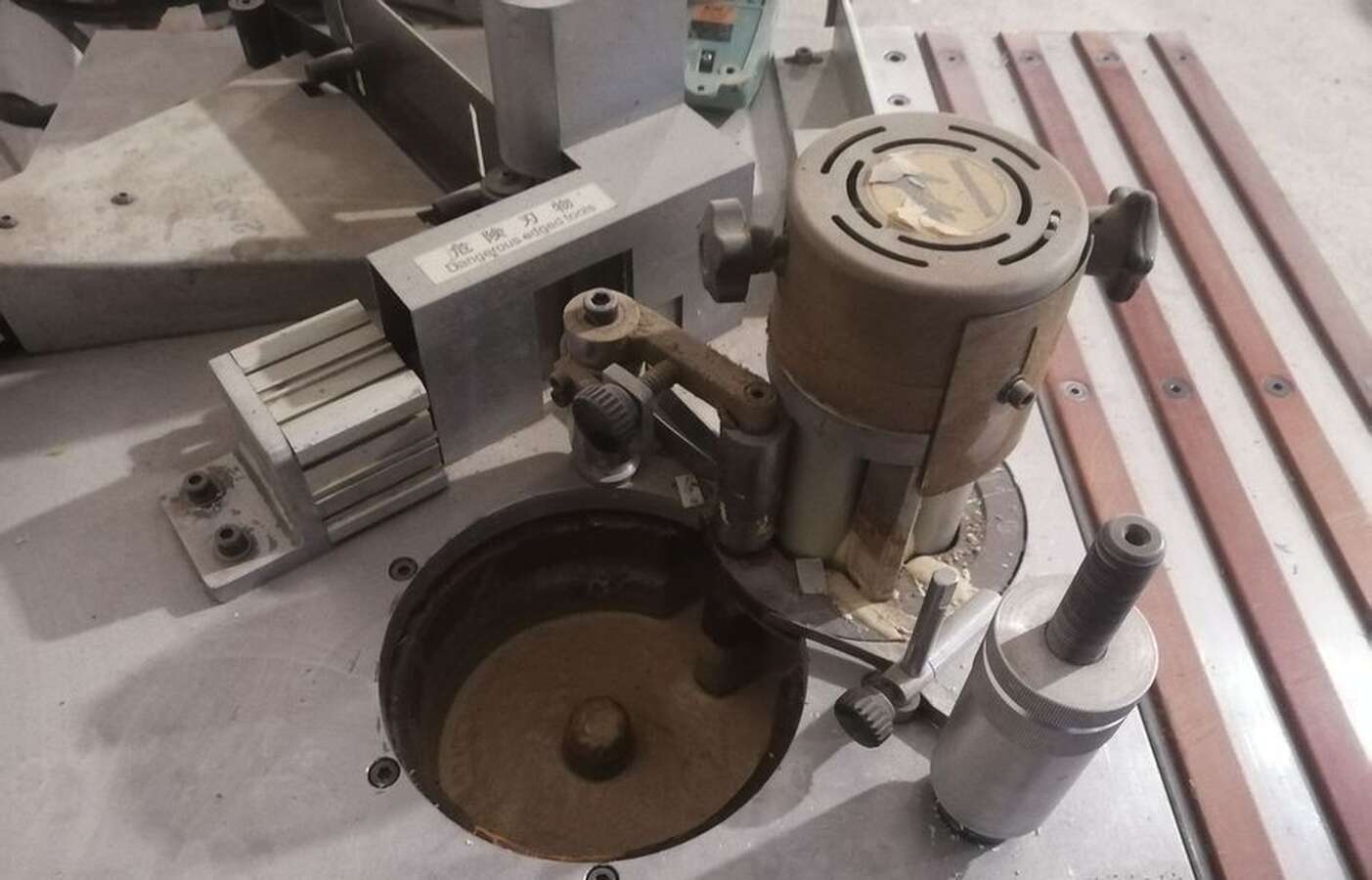 Кромкооблицовочный станок MF80S