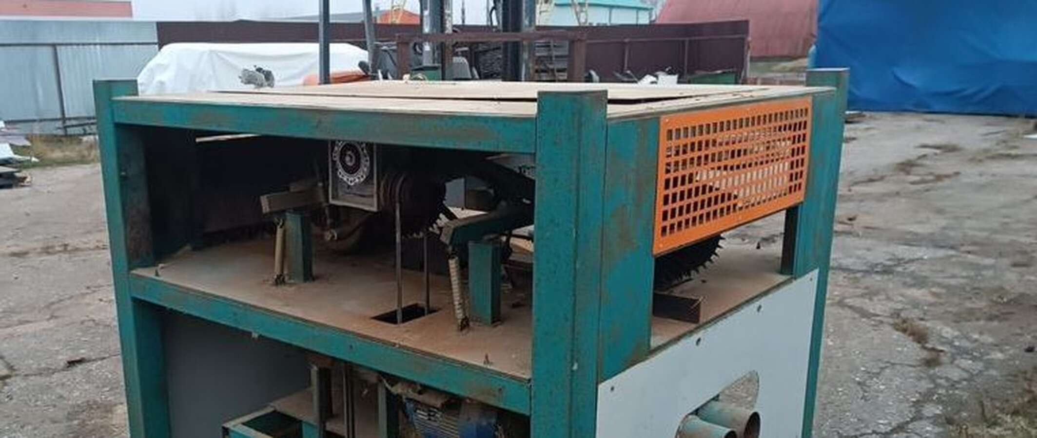 Станок кромкообрезной проходного типа КМ-400