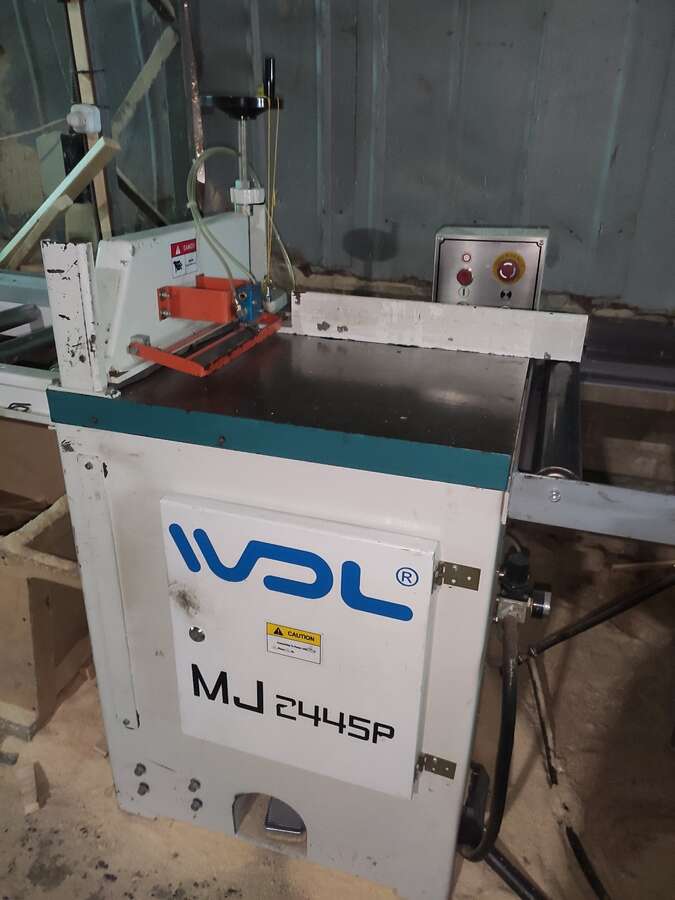 Торцовочный станок MJ2445R (пневматический)