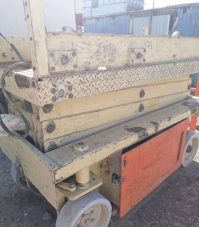 Подъемник ножничный  JLG 1932 E
