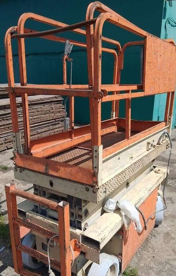 Подъемник ножничный  JLG 1932 E