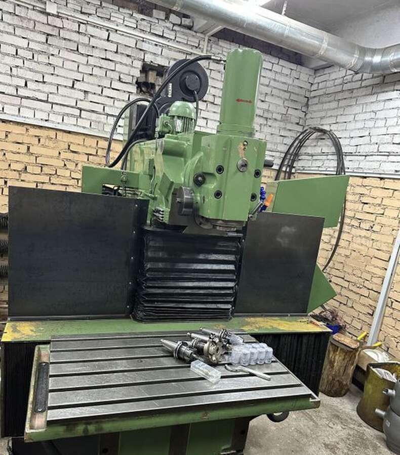 Cтанок фрезерный Prvomajska AG-400CNC 1989г.в.