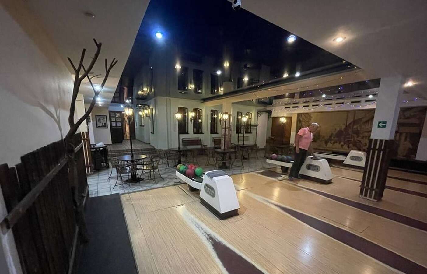 Боулинг Brunswick 6 дорожек