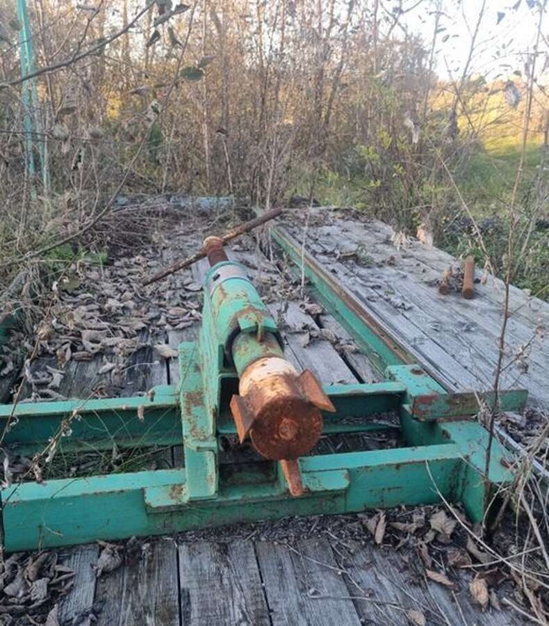 Станок для изготовления оцилиндрованного бруса