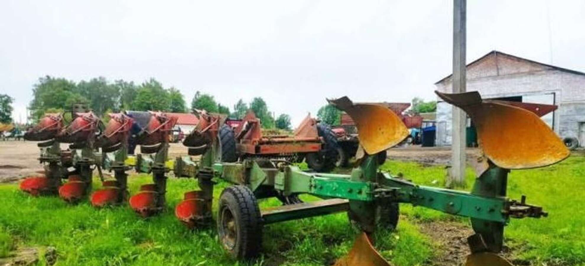 Плуг полунавесной оборотный - 7 - 40К