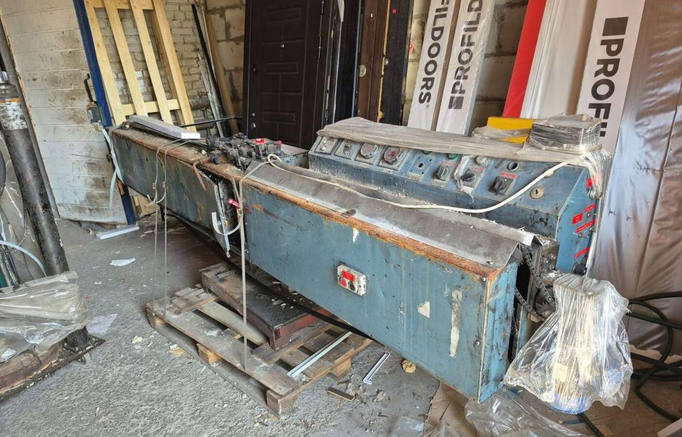 Станок для нанесения бутила LISEK 25H