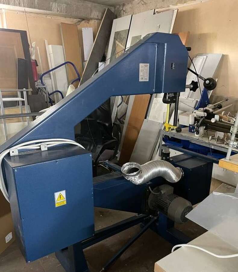 Ленточный раскройный нож Lenta L750 со столом