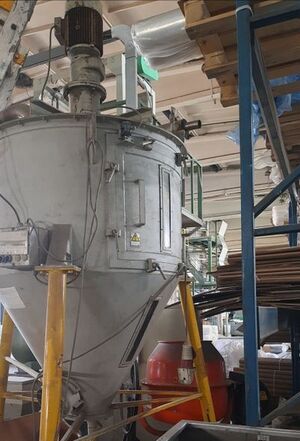 Миксер для полимерного сырья 700 л