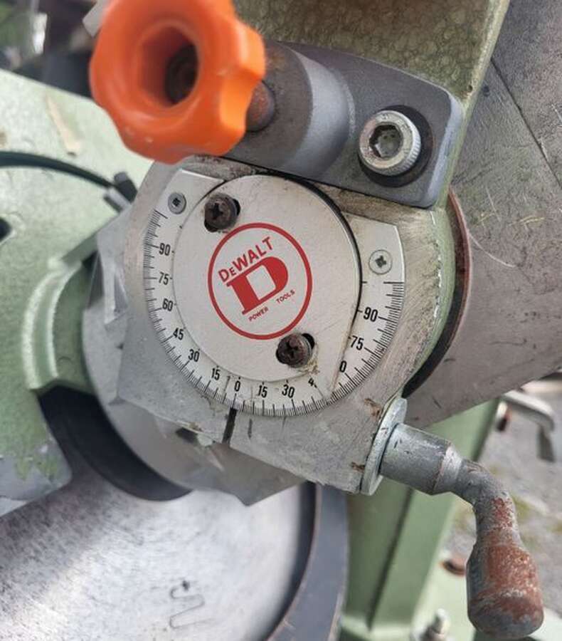 Пила радиальная DeWalt