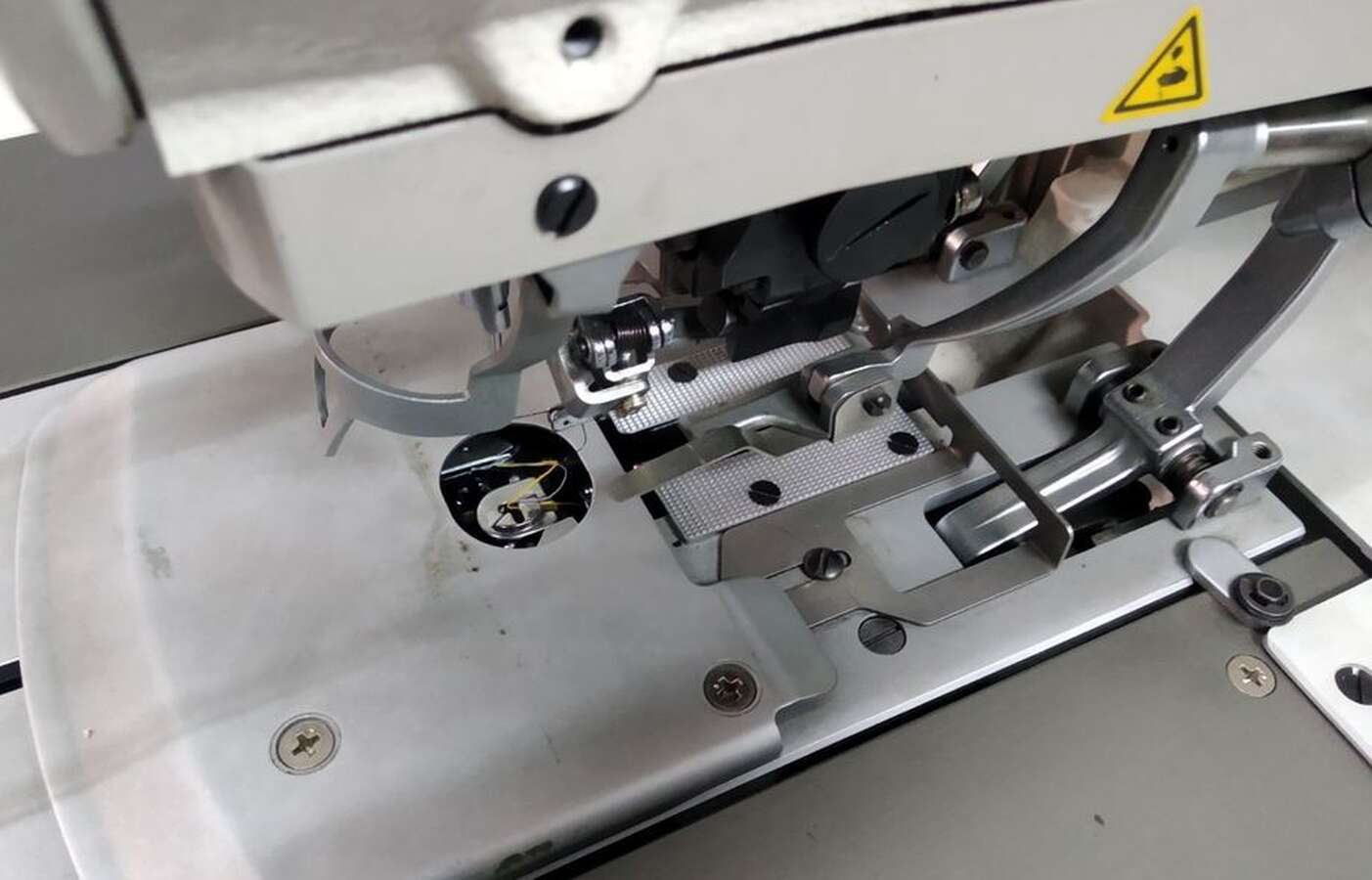 Петельная швейная машина Juki MEB-3200SS