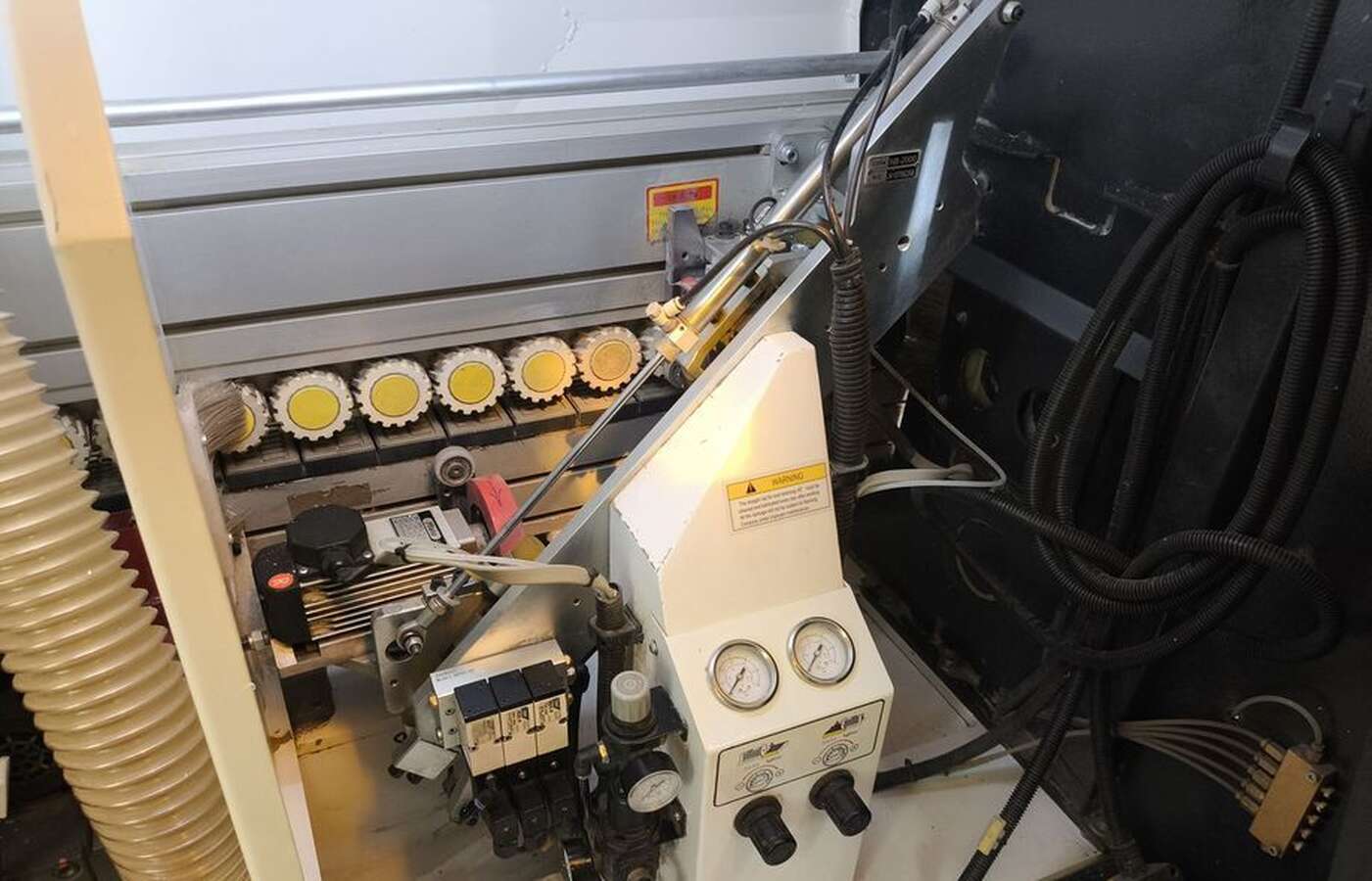 Кромкооблицовочный станок Nanxing NB6JQ