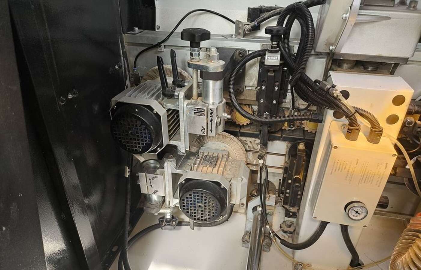 Кромкооблицовочный станок Nanxing NB6JQ