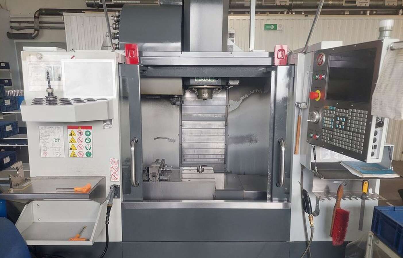 Обрабатывающий центр Haas VF-2 с ЧПУ