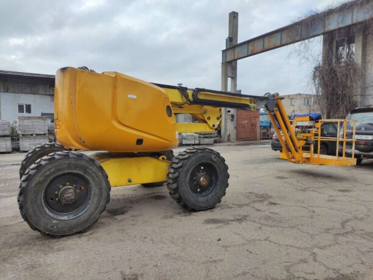 Коленчатый подъемник Haulotte HA16PX