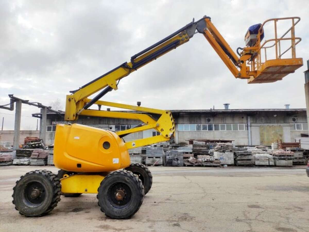 Коленчатый подъемник Haulotte HA16PX