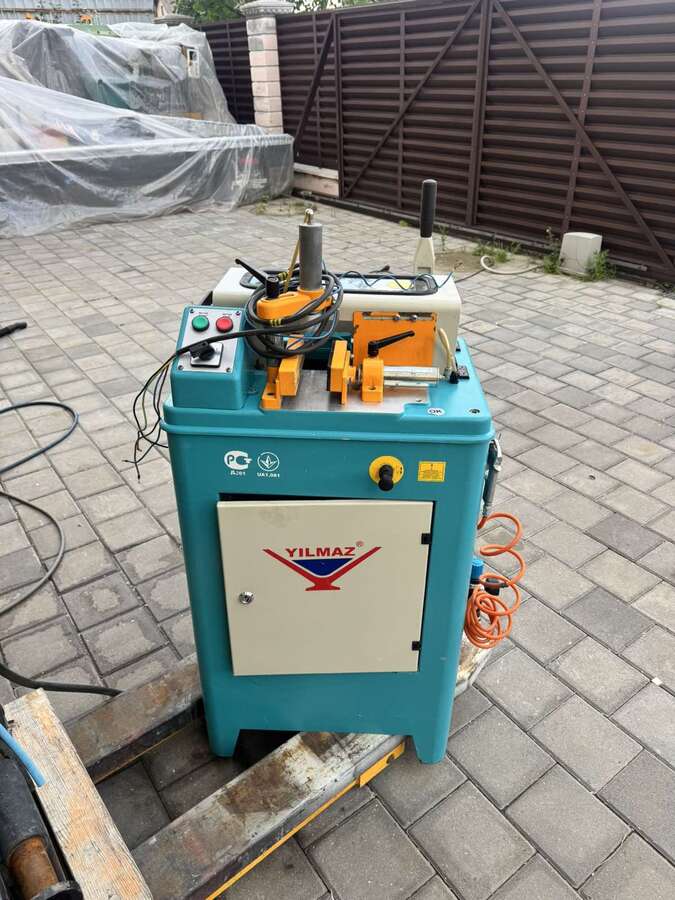 Торцефрезерный станок Yilmaz KM211