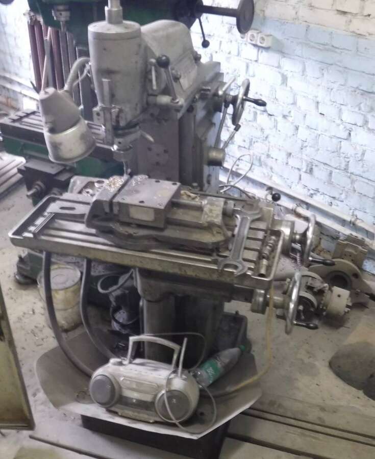 Станок фрезерный широкоуниверсальный ФС-250-02