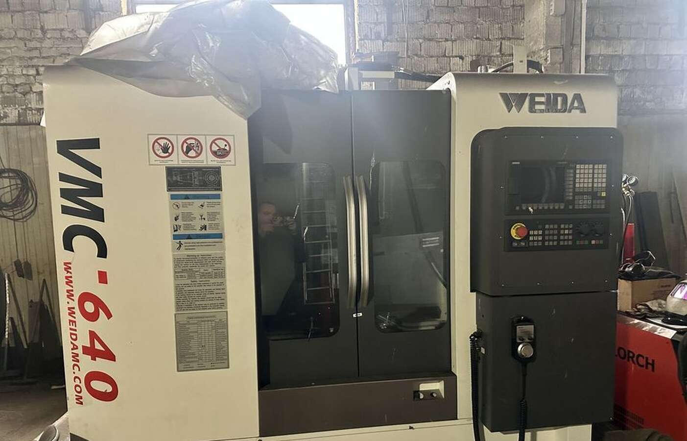 Фрезерный обрабатывающий центр WEIDA VMC640 с ЧПУ