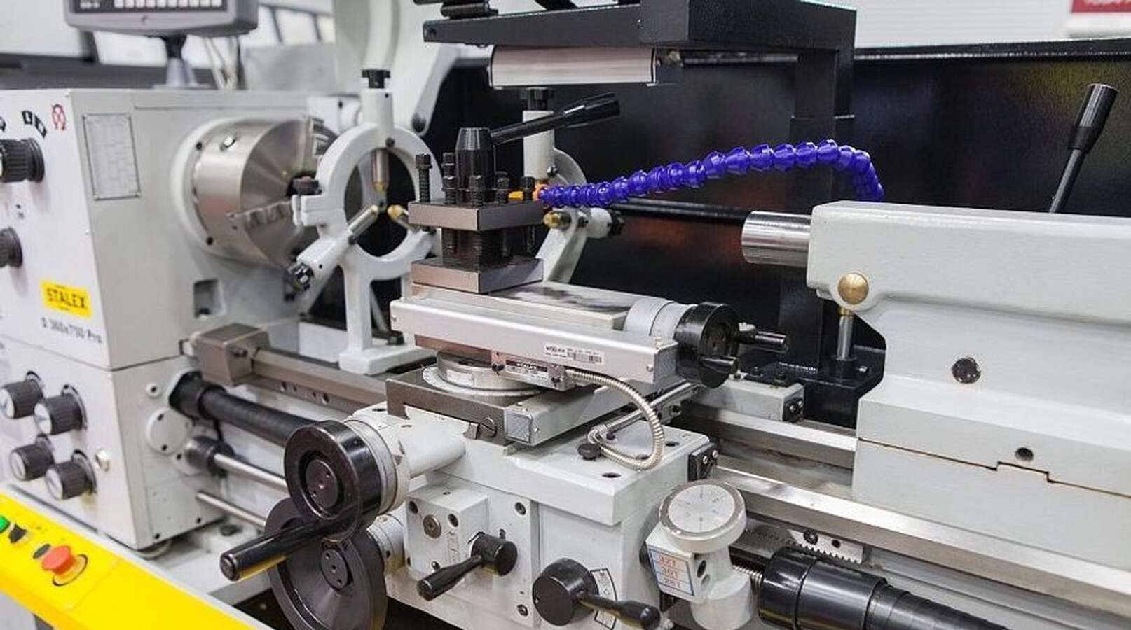 Станок токарно-винторезный STALEX C0636N/1000