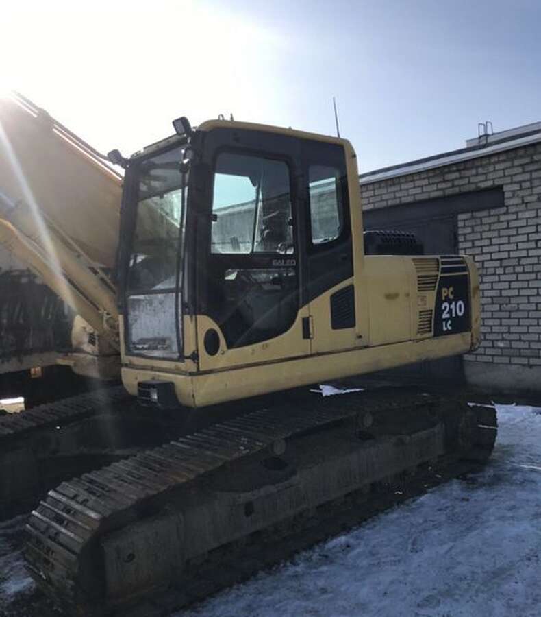 Экскаватор Komatsu PC210 LC