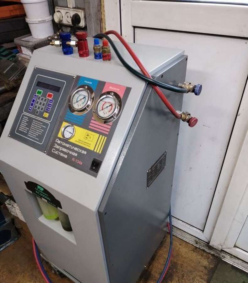 Установка для заправки автокондиционеров GRUNBAUM AC3000N