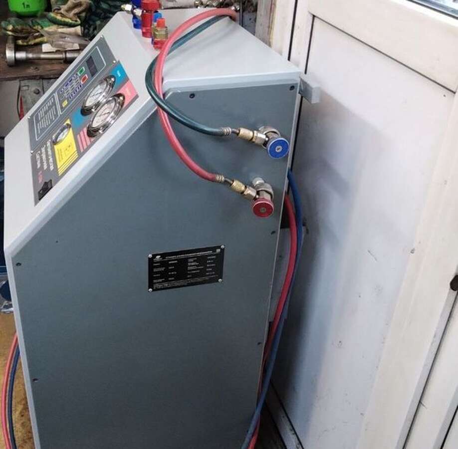 Установка для заправки автокондиционеров GRUNBAUM AC3000N