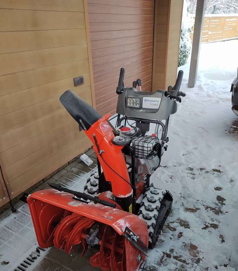 Снегоуборочная машина Husqvarna ST 268EPT