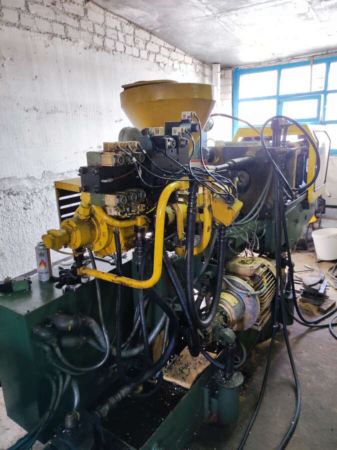 Термопластавтомат ДЕ330 Ф1 (3)