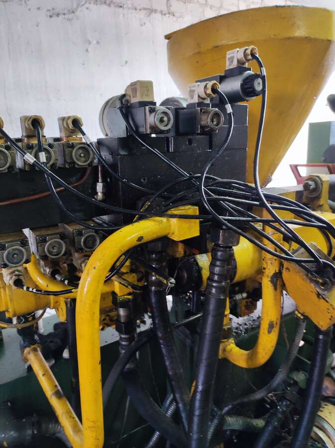 Термопластавтомат ДЕ330 Ф1 (3)