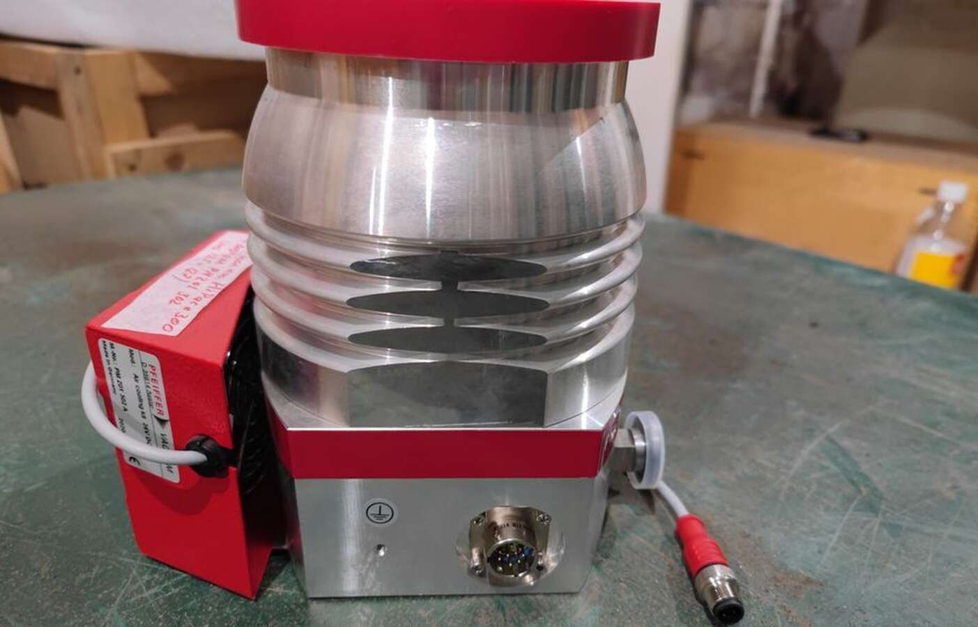 Турбомолекулярный насос Pfeiffer Vacuum HiPace 300