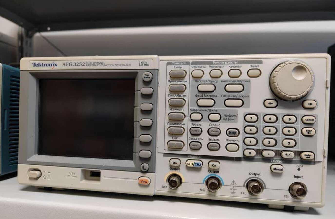 Генератор произвольной формы Tektronix AFG3252
