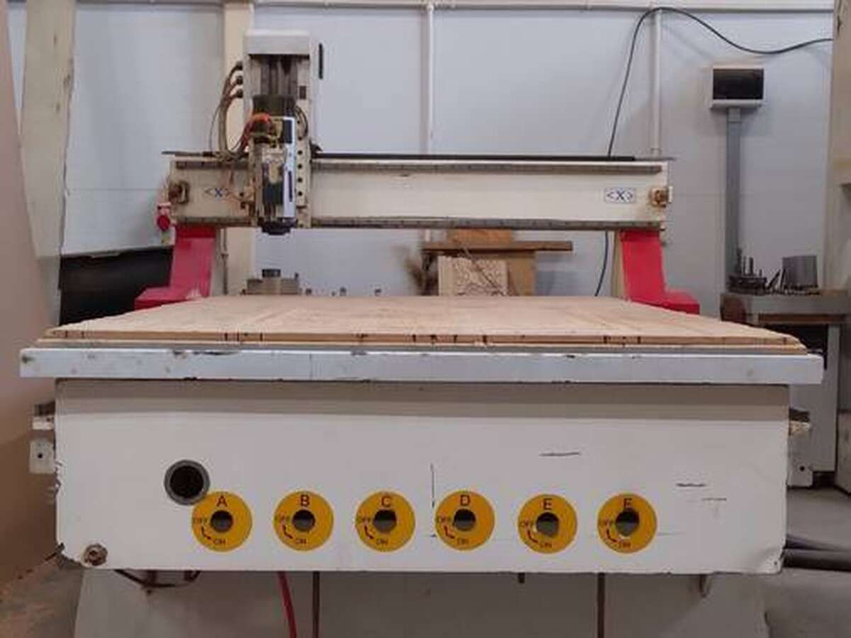 Фрезерно-гравировальный станок CNC ROUTER 1325