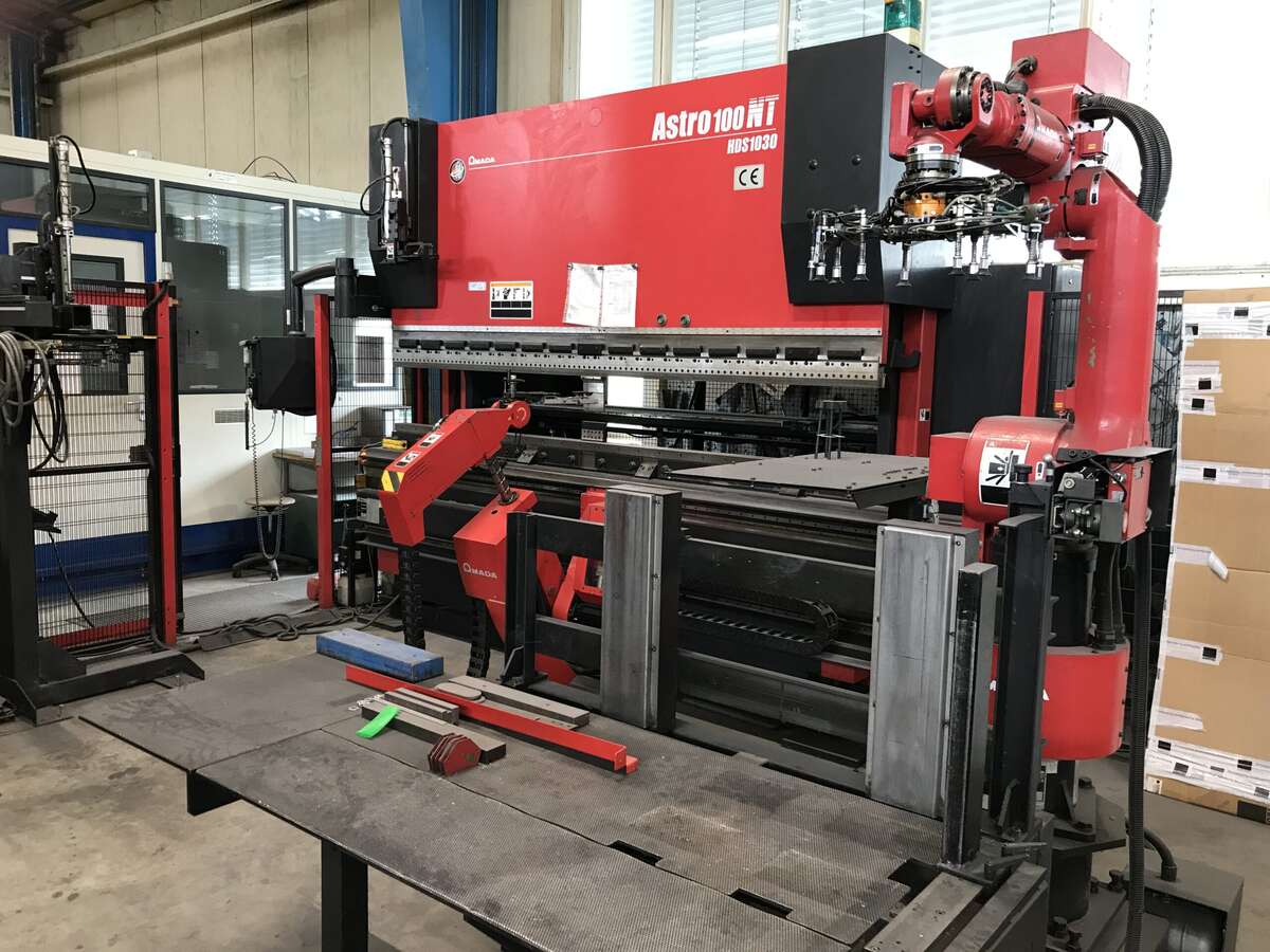 Пресс листогибочный Amada Astro 100-3 с роботом