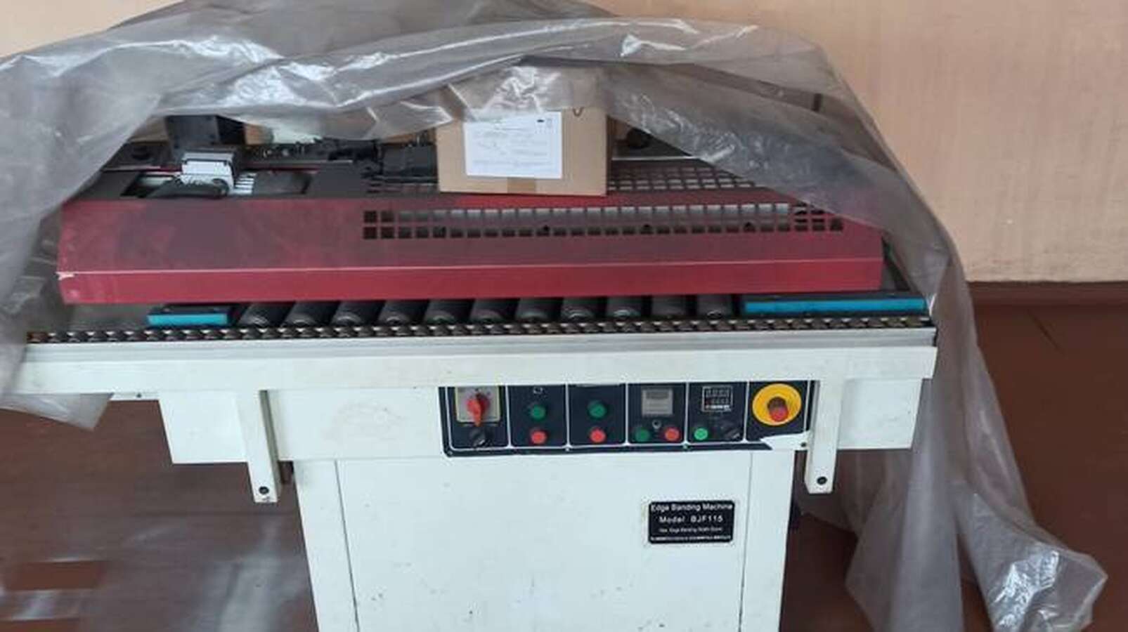 Кромкооблицовочный станок BJF-115