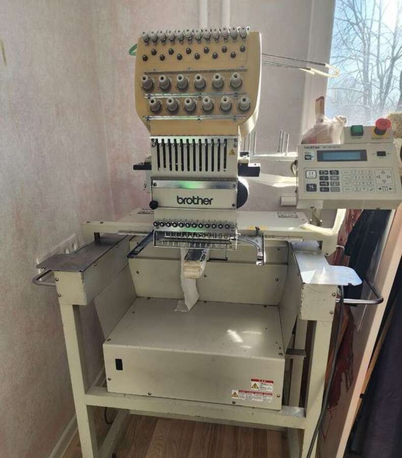 Вышивальная машина Brother BE-1201B-AC
