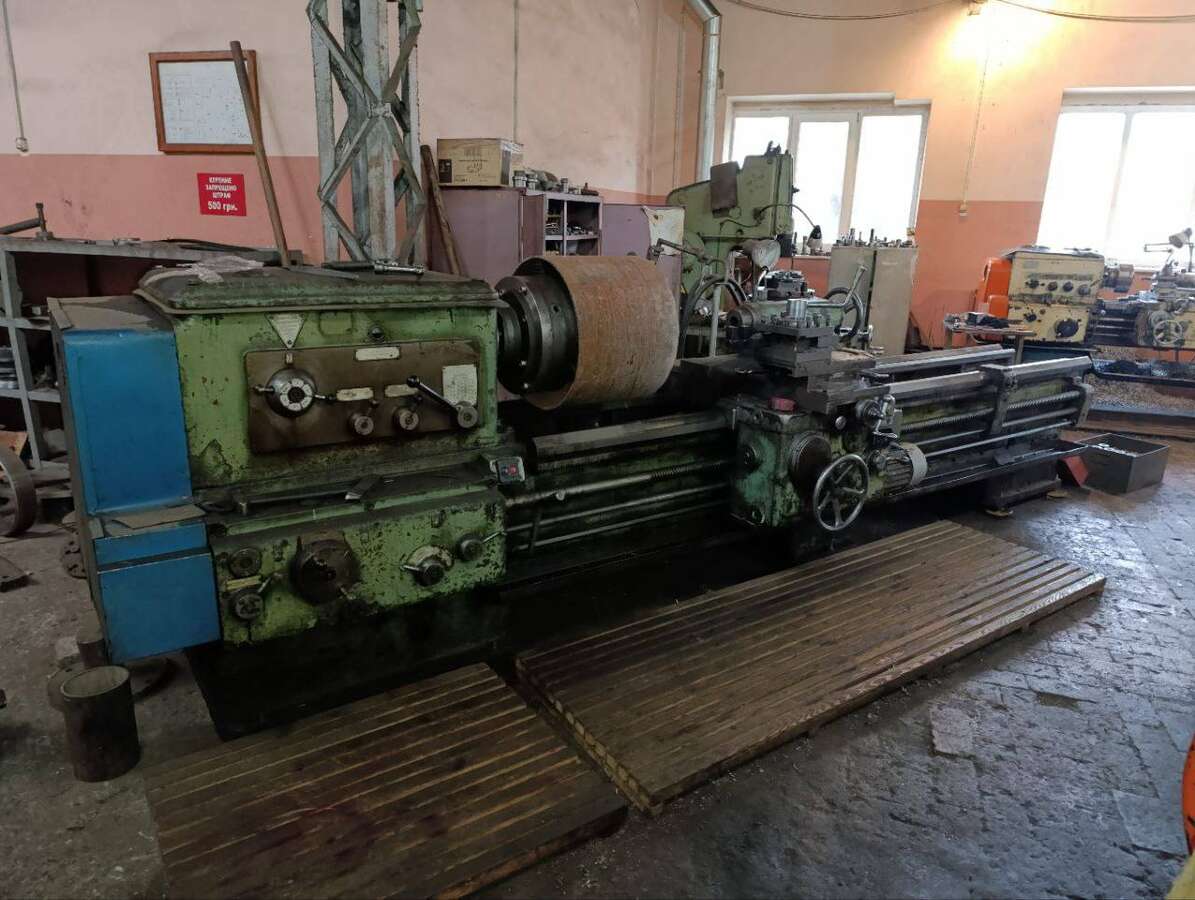 Токарно-винторезный станок 1M63 РМЦ 3000