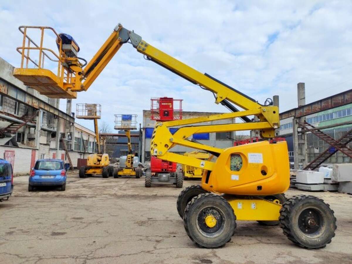 Коленчатый подъемник Haulotte HA16PX