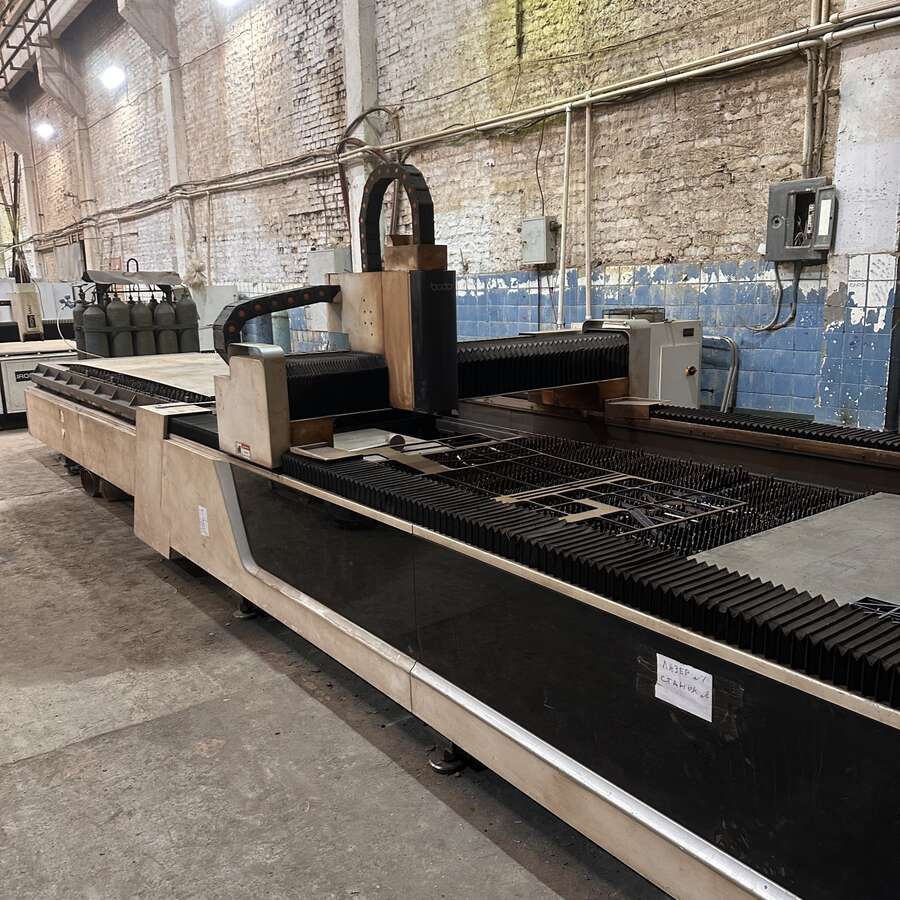 Станок лазерной резки металла  E3015-3000W IPG