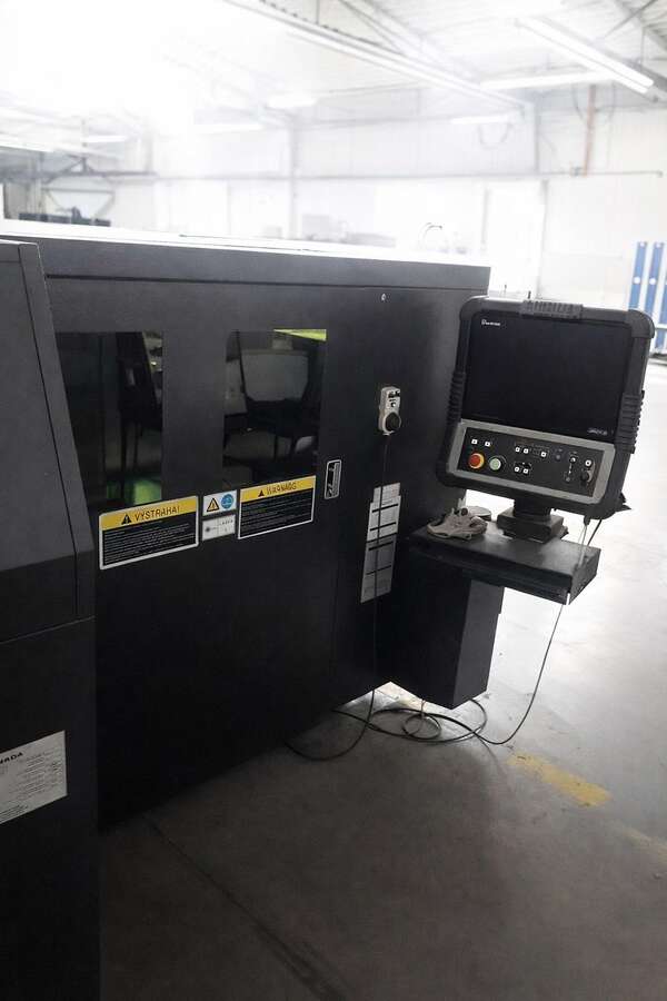 Волоконный лазер AMADA LCG 3015 AJ