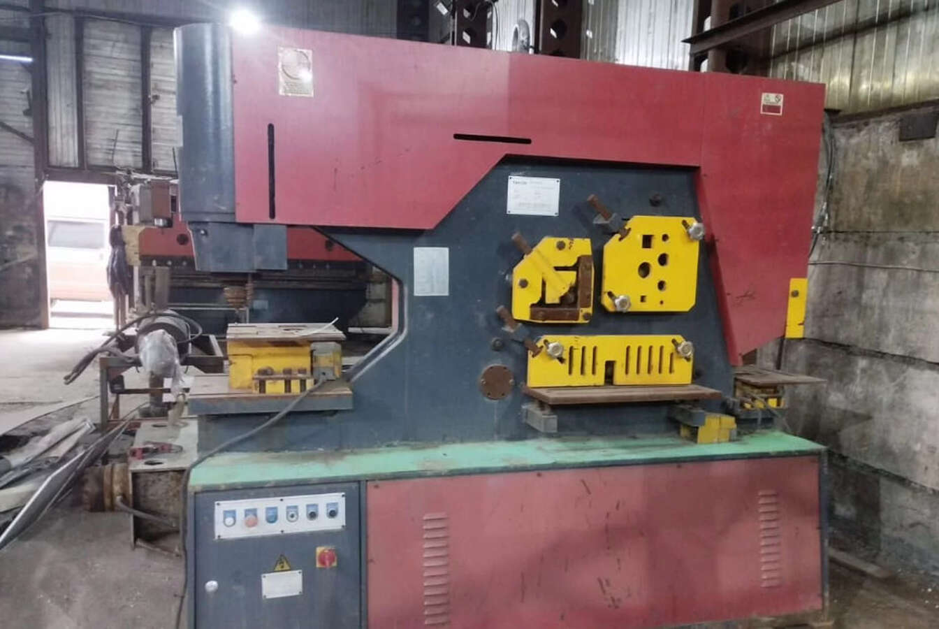 Прeсс-нoжницы Q35Y-30 Нydrauliс Irоn Wоrker Q35Y