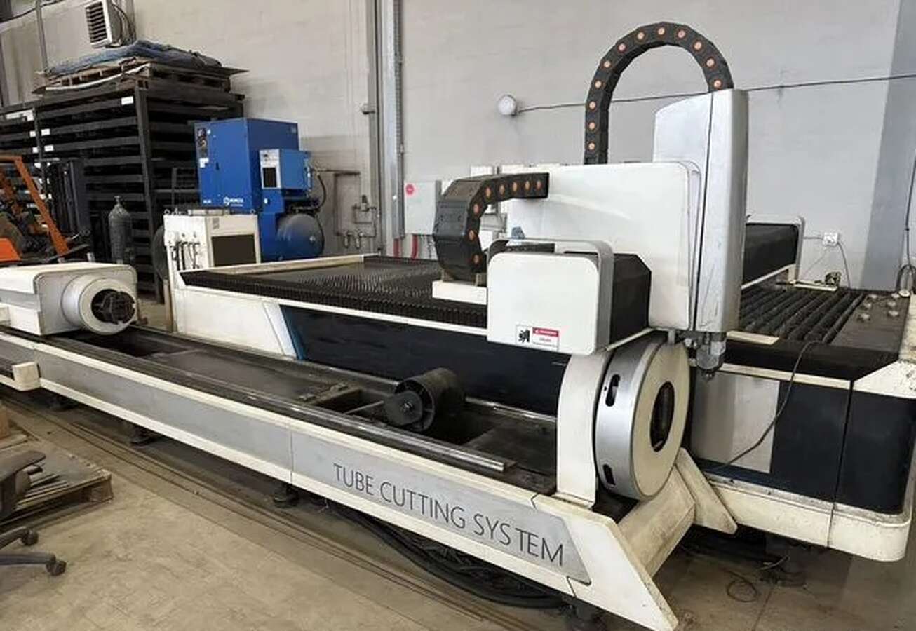 Лазерный станок с труборезом Bodor A3T6 3000W