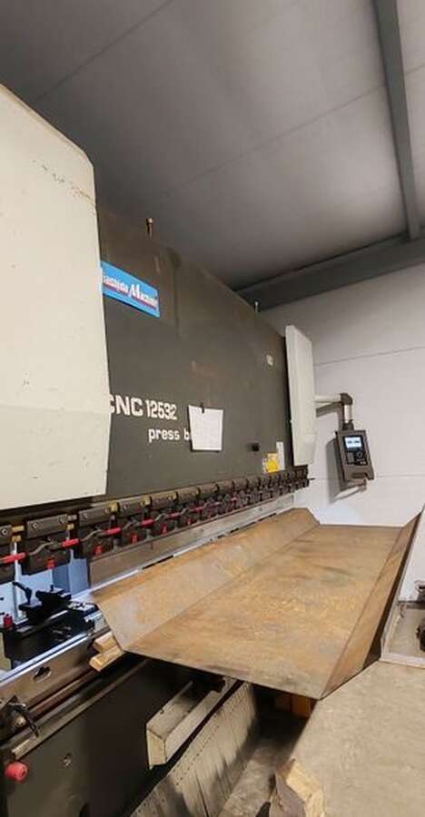 Гибочный пресс CNC 12532 усилие 125 тонн