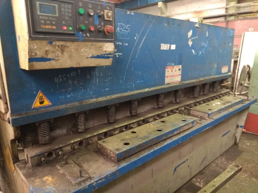 Гильотина QC12Y 12х2500мм с ЧПУ