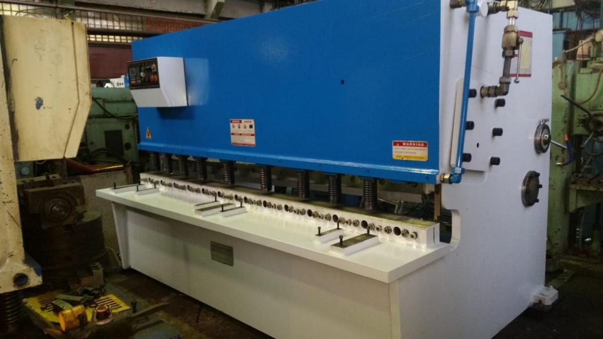 Гильотинные гидравлические ножницы гильотина 2500х12мм и 2500х8мм с ЧПУ